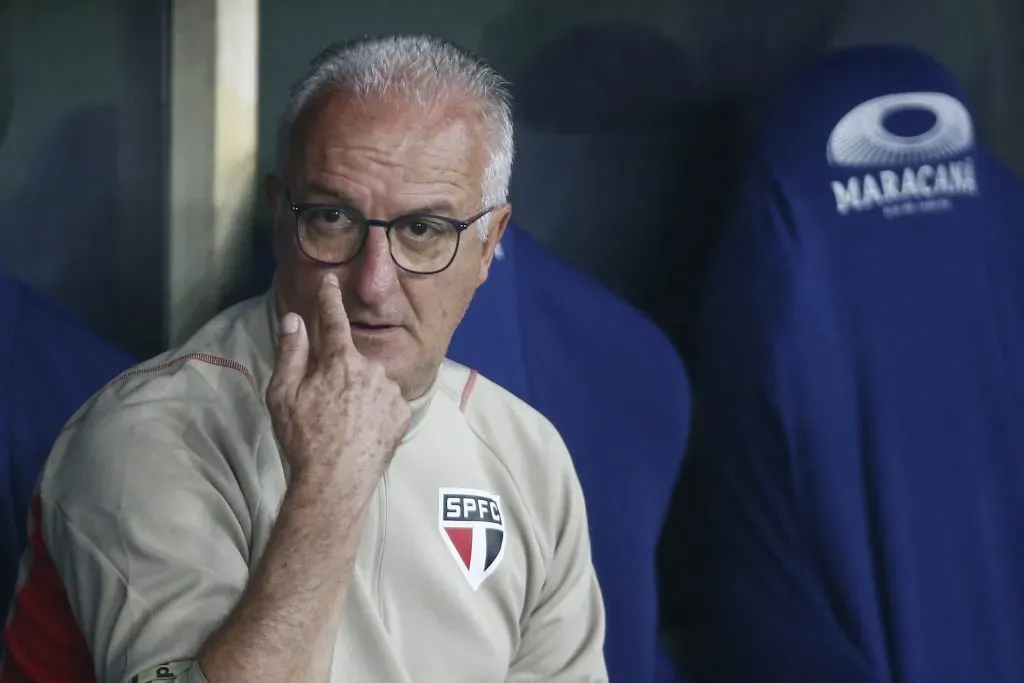 RIO DE JANEIRO, BRASIL – 13 DE AGOSTO: Dorival Júnior, técnico do São Paulo, gesticula durante a partida entre Flamengo e São Paulo como parte do Brasileirão 2023, no Maracanã, em 13 de agosto de 2023, no Rio de Janeiro, Brasil. (Foto: Wagner Meier/Getty Images)