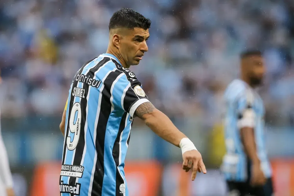 Suárez expôs bastidores com Thiago Santos no Grêmio (Foto: Pedro H. Tesch/Getty Images)