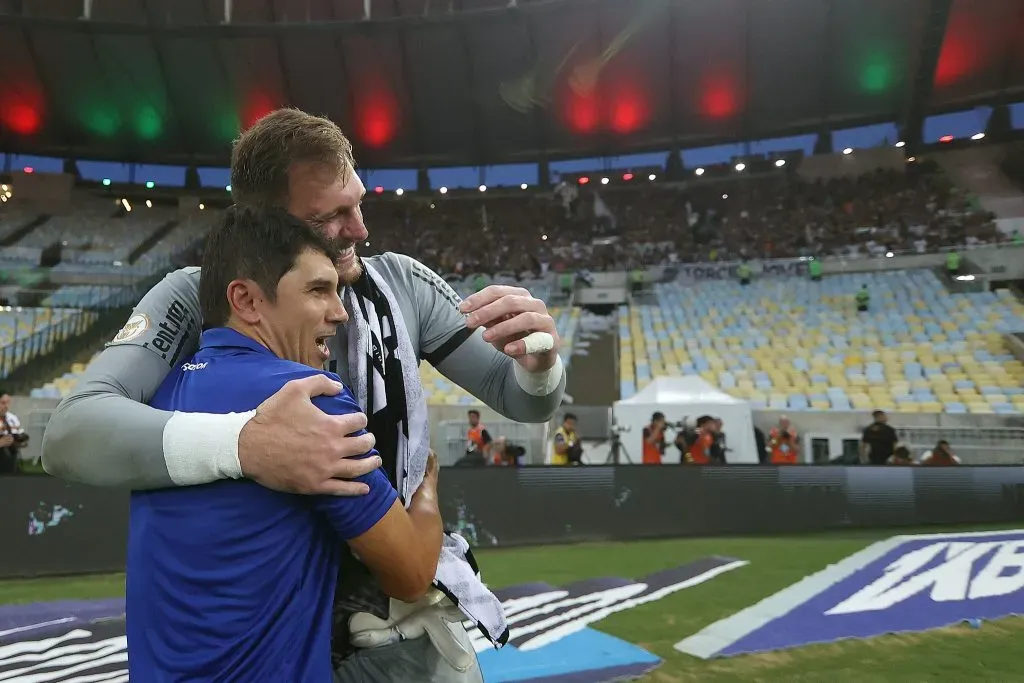 Lucio Flavio ao lado de Lucas Perri no Fluminense x Botafogo. Foto: Flickr Oficial Botafogo FR/Vítor Silva