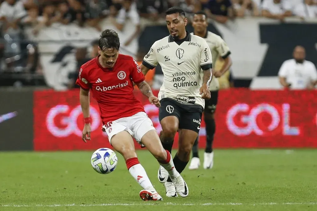 Maurício enfrentando o Corinthians (Photo by Ricardo Moreira/Getty Images)