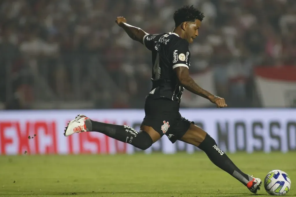 Gil pelo Corinthians. (Photo by Miguel Schincariol/Getty Images)