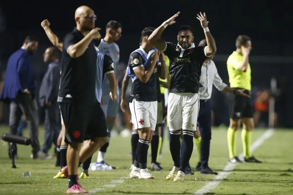 RIO DE JANEIRO, BRASIL – 6 DE DEZEMBRO: Dimitri Payet, do Vasco da Gama, reage durante partida entre Vasco da Gama e Red Bull Bragantino no jogo do Brasileirão 2023, no Estádio São Januário, em 6 de dezembro de 2023, no Rio de Janeiro. (Foto: Wagner Meier/Getty Images)