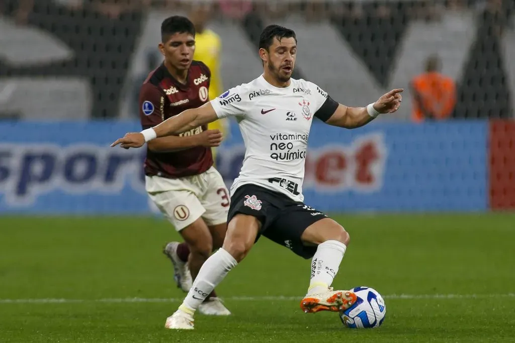 Giuliano em partida pela Copa Sul-Americana. (Photo by Miguel Schincariol/Getty Images)