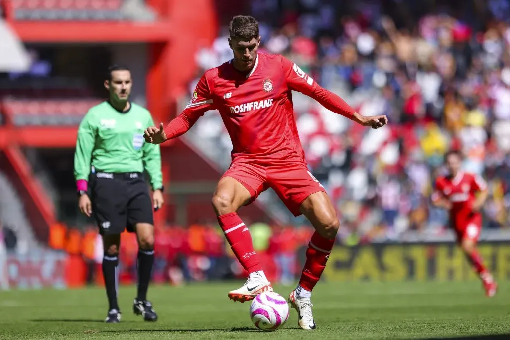 Pedro Raúl em ação pelo Toluca. (Photo by Agustin Cuevas/Getty Images)