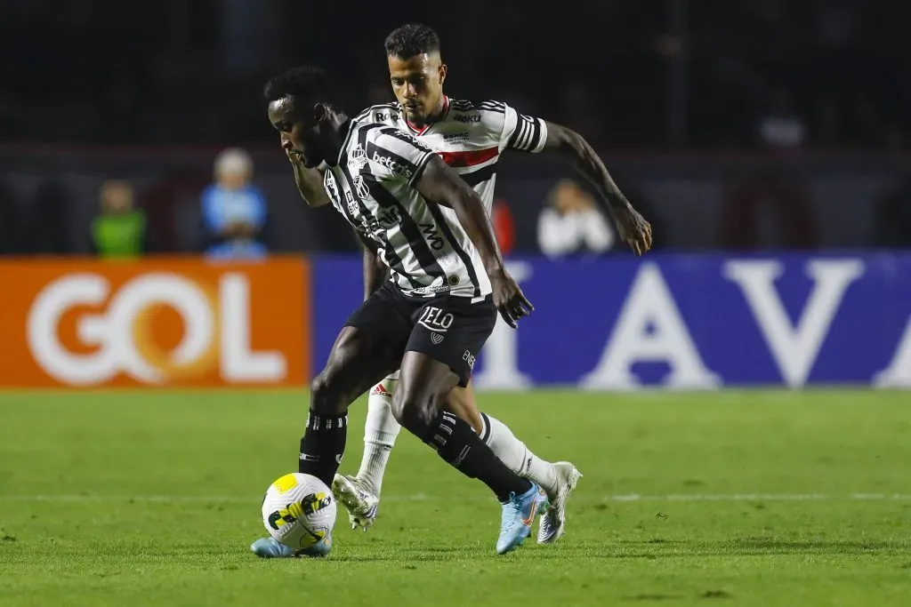 Stiven Mendoza em ação contra o São Paulo. (Photo by Ricardo Moreira/Getty Images)