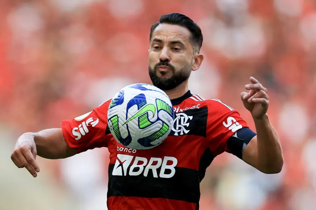 Meia em ação pelo Flamengo (Photo by Buda Mendes/Getty Images)