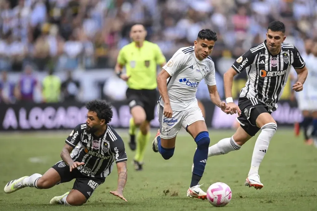 Bruno Rodrigues em ação contra o Atlético Mineiro. (Photo by João Guilherme/Getty Images)