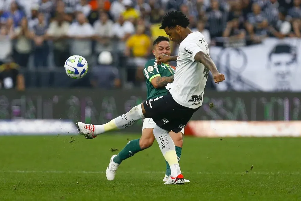 Gil em partida contra o Palmeiras. (Photo by Ricardo Moreira/Getty Images)
