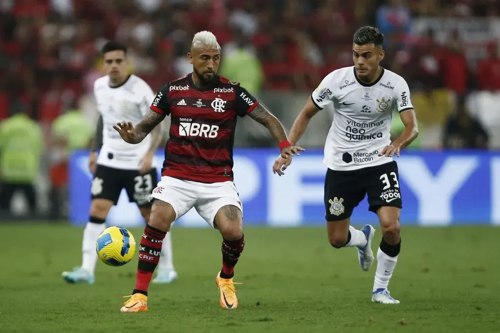 Fausto Vera em duelo contra o Flamengo. (Photo by Wagner Meier/Getty Images)