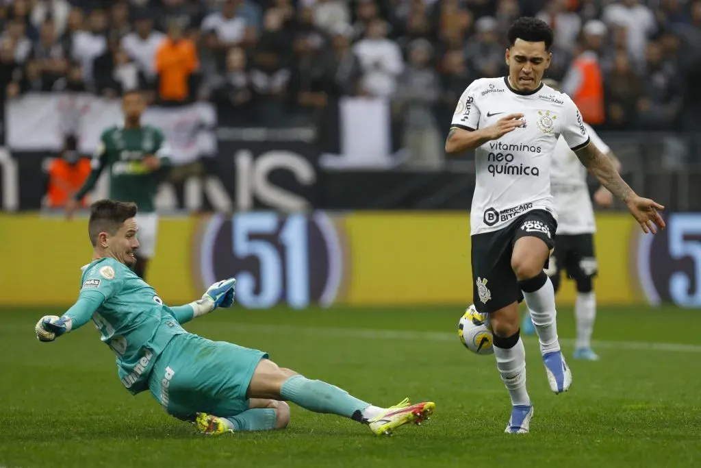 Tadeu contra o Corinthians. (Photo by Ricardo Moreira/Getty Images)