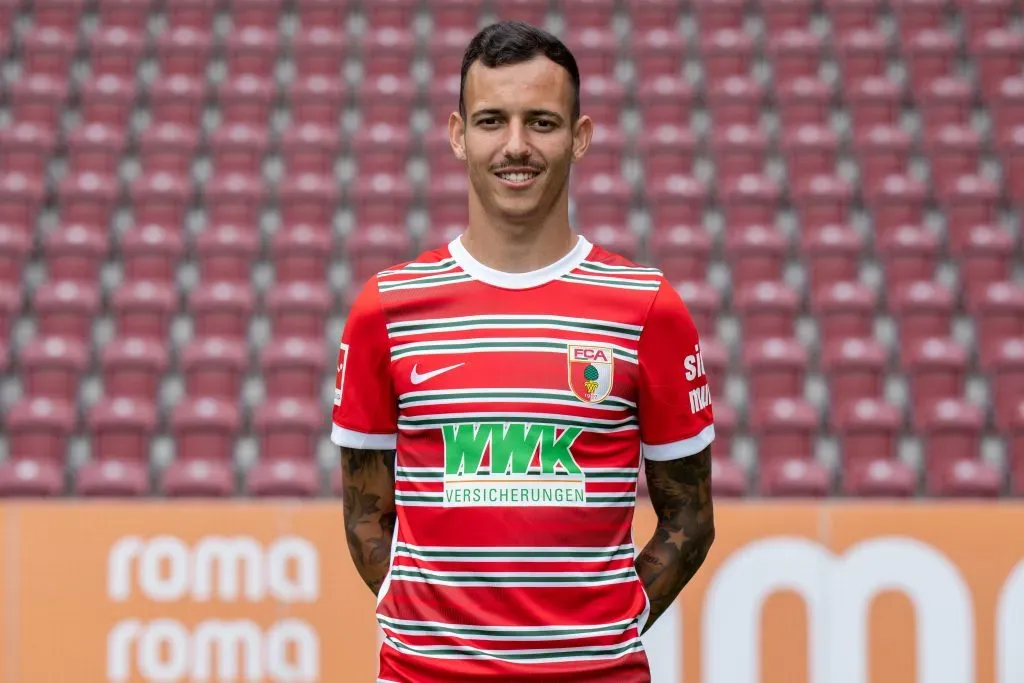 Iago pelo Ausburg (Photo by Sebastian Widmann/Getty Images)