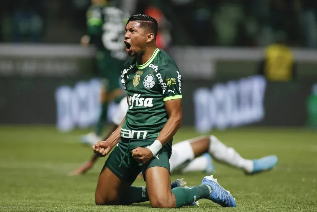 Rony celebrando pelo Palmeiras. (Photo by Miguel Schincariol/Getty Images)