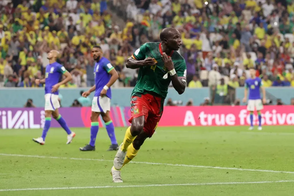 Vincent Aboubakar celebrando gol contra o Brasil. (Photo by Clive Brunskill/Getty Images)