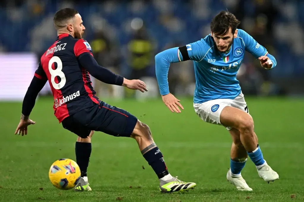 Nahitan Nandez pelo Cagliari contra o Napoli (Photo by Francesco Pecoraro/Getty Images)