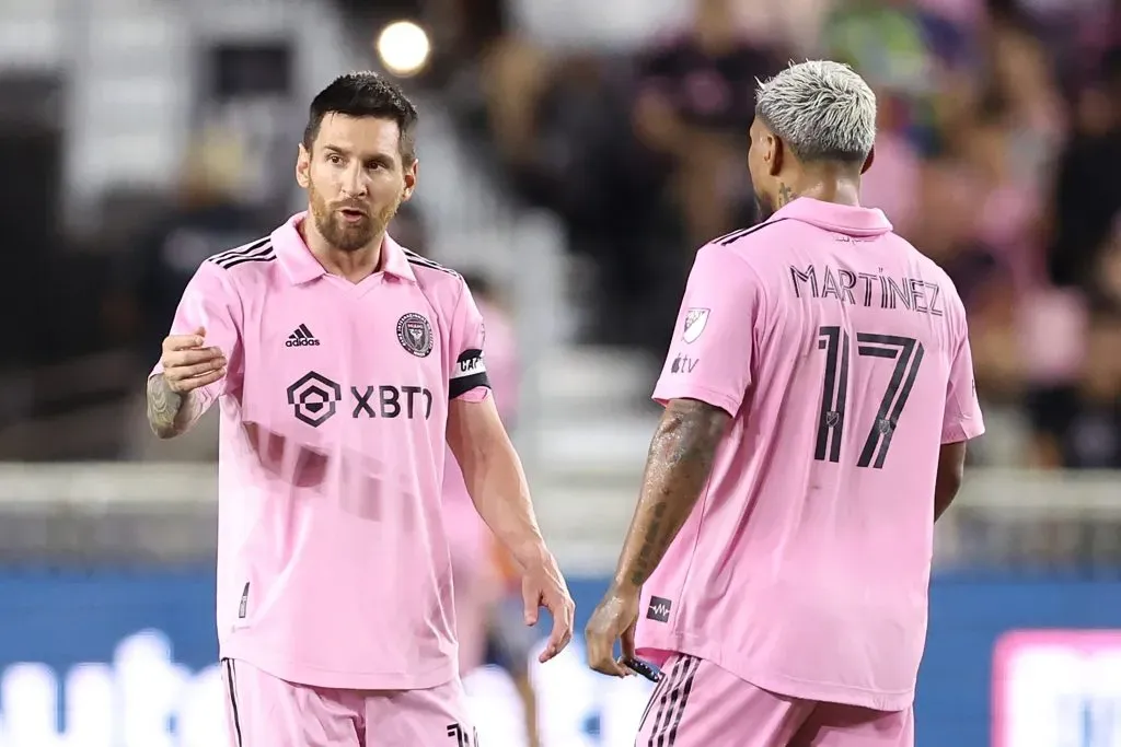 Martínez e Messi. (Photo by Megan Briggs/Getty Images)