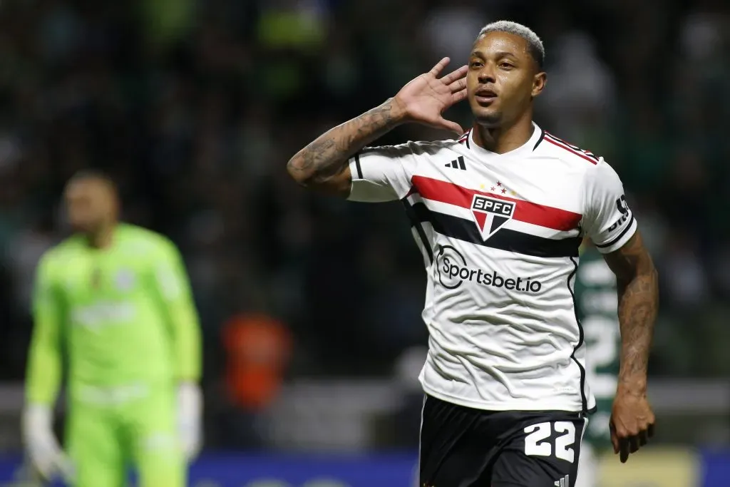 David em ação pelo São Paulo e comemora seu gol contra o Palmeiras (Photo by Miguel Schincariol/Getty Images)