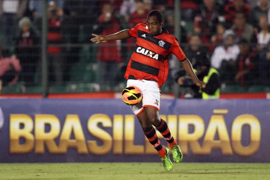 Renato Abreu em ação pelo Flamengo em 2013. Foto: Cristiano Andujar/AGIF