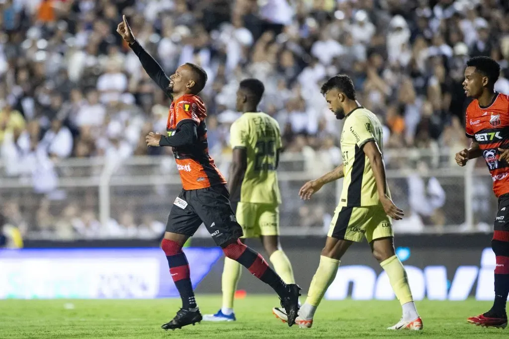 Léo Duarte celebra gol pelo Ituano. Foto: Fabio Moreira Pinto/AGIF