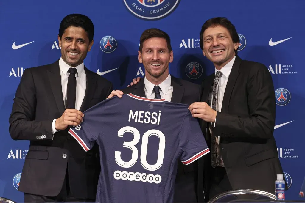 Leonardo apresentando Messi no PSG. Foto: Sebastien Muylaert/Getty Images