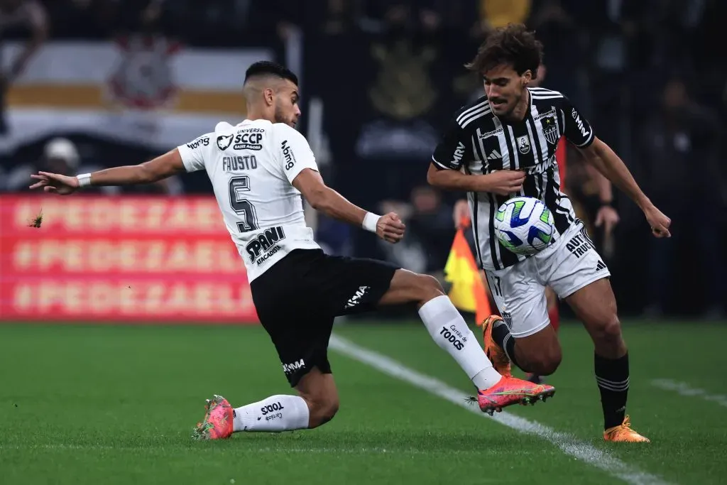 Fausto Vera em partida contra o Atlético Mineiro. Foto: Ettore Chiereguini/AGIF