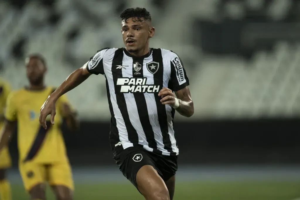 Botafogo não quer liberar seu atacante. Foto: Jorge Rodrigues/AGIF