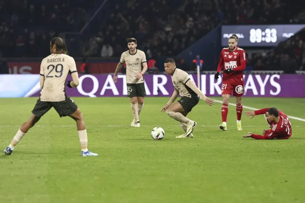 Mbappé pelo PSG. (Photo by Catherine Steenkeste/Getty Images for Qatar Airways)