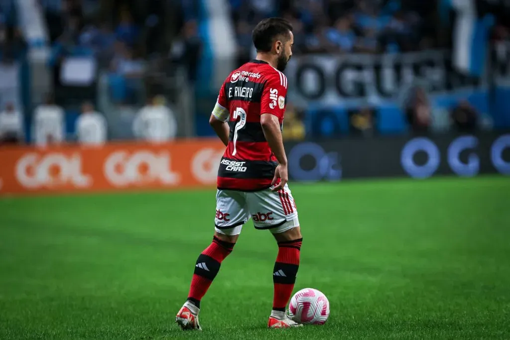 Everton Ribeiro deixou de usar a camisa 7 no Flamengo para vestir a 10 do Bahia. Foto: Maxi Franzoi/AGIF