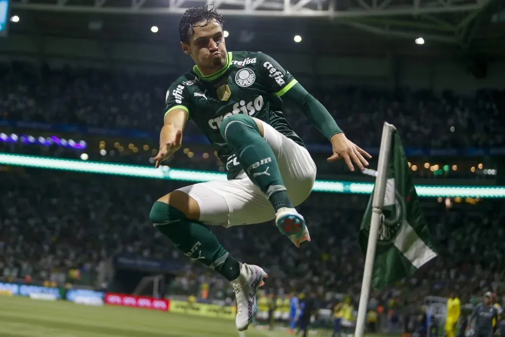 Raphael Veiga of Palmeiras . (Photo by Miguel Schincariol/Getty Images)