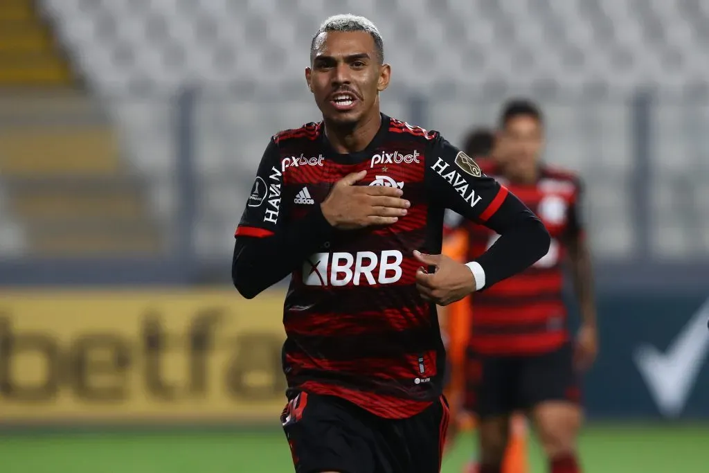 O Flamengo receberá de forma parcelada pelo jogador (Foto: Leonardo Fernandez/Getty Images)