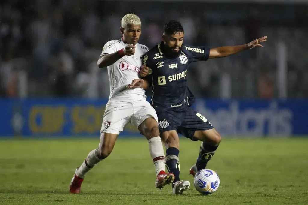 Felipe Jonatan contra o Fluminense. (Photo by Miguel Schincariol/Getty Images)