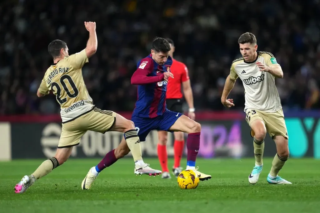 Barcelona em ação contra o Granada, por La Liga (Foto: Alex Caparros/Getty Images)