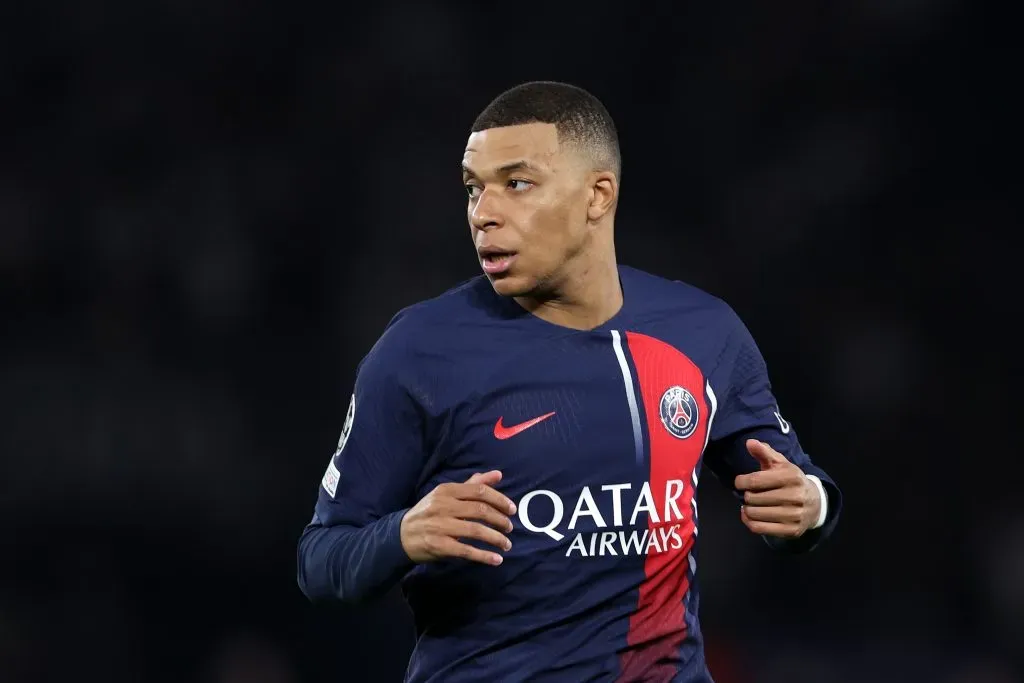 Mbappé em ação pelo PSG (Photo by Alex Pantling/Getty Images)