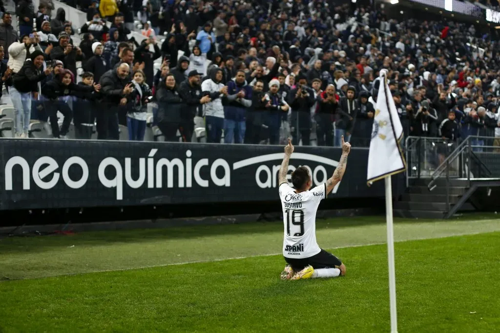 Gustavo Mosquito celebrando gol pelo Corinthians. (Photo by Ricardo Moreira/Getty Images)