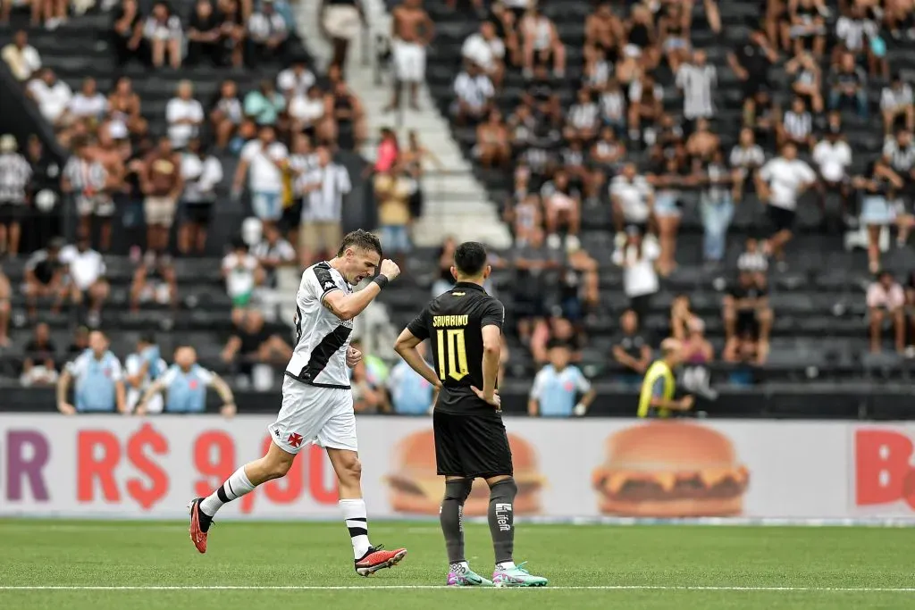 RJ – RIO DE JANEIRO – 18/02/2024 – CARIOCA 2024, BOTAFOGO X VASCO – Vegetti jogador do Vasco comemora seu gol durante partida contra o Botafogo no estádio Engenha o pelo campeonato Carioca 2024. Foto: Thiago Ribeiro/AGIF