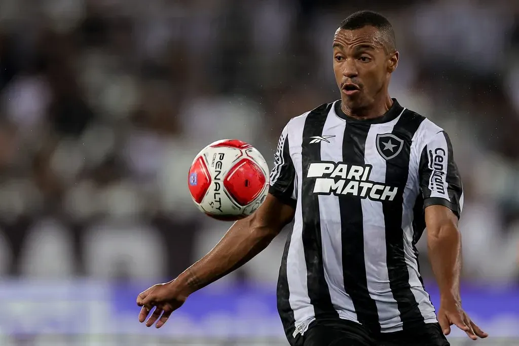 Marlon Freitas é alvo da torcida. Foto: Buda Mendes/Getty Images