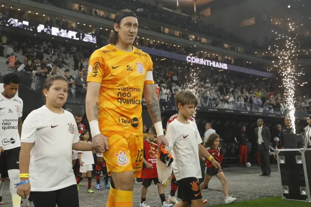 Cássio entrando em campo pelo Corinthians. (Photo by Ricardo Moreira/Getty Images)