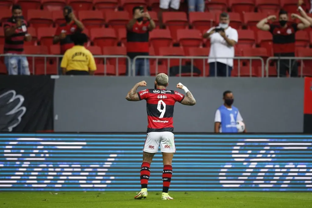 Gabigol celebrando gol pelo Flamengo. (Photo by Adriano Machado-Pool/Getty Images)