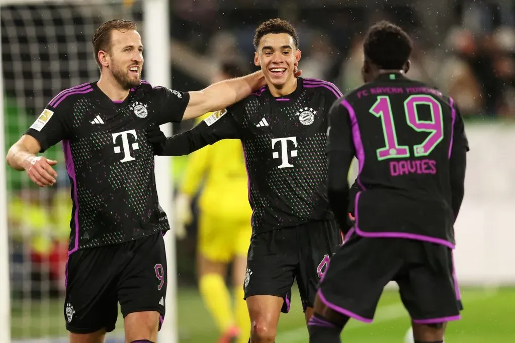 Davies pelo Bayern. (Photo by Joern Pollex/Getty Images)