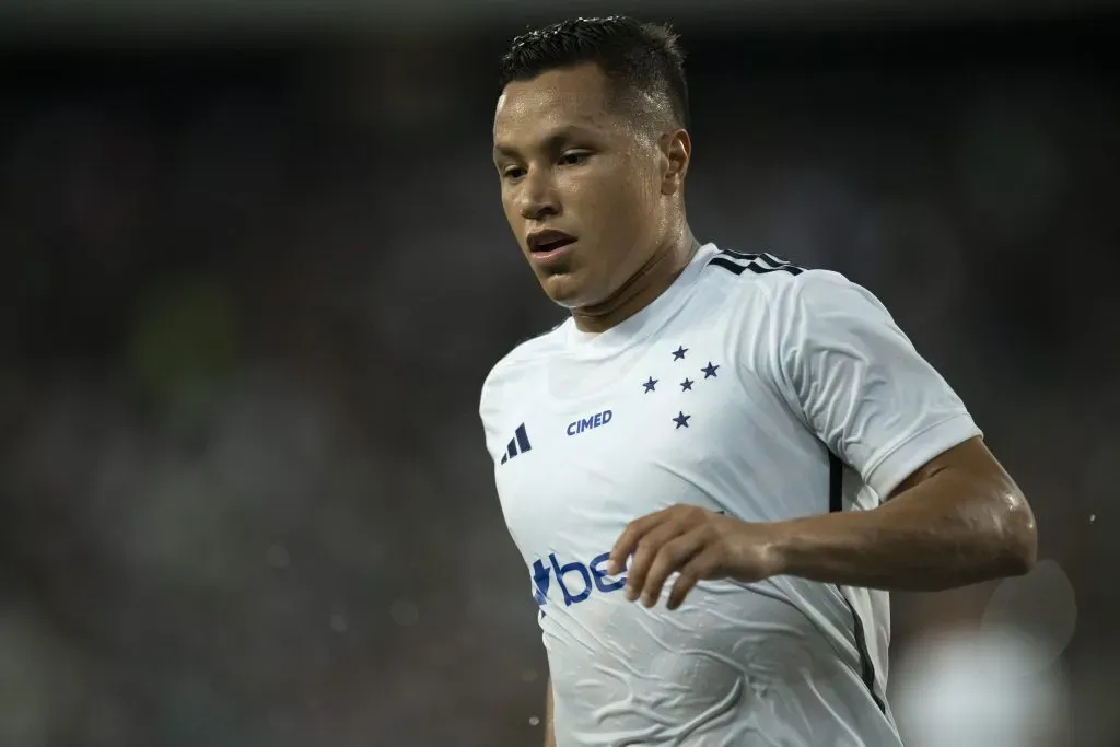 RJ – RIO DE JANEIRO – 03/12/2023 – BRASILEIRO A 2023, BOTAFOGO X CRUZEIRO – Marlon jogador do Cruzeiro durante partida contra o Botafogo no estadio Engenhao pelo campeonato Brasileiro A 2023. Foto: Jorge Rodrigues/AGIF