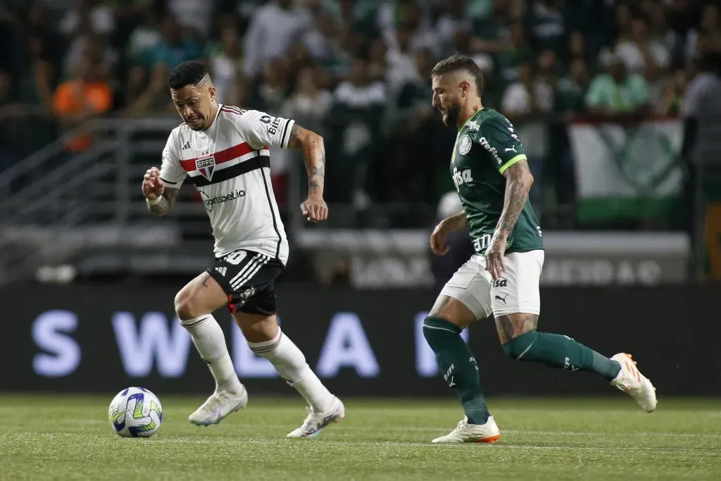 Luciano  of Sao Paulo for Ze Rafael of Palmeiras . (Photo by Miguel Schincariol/Getty Images)