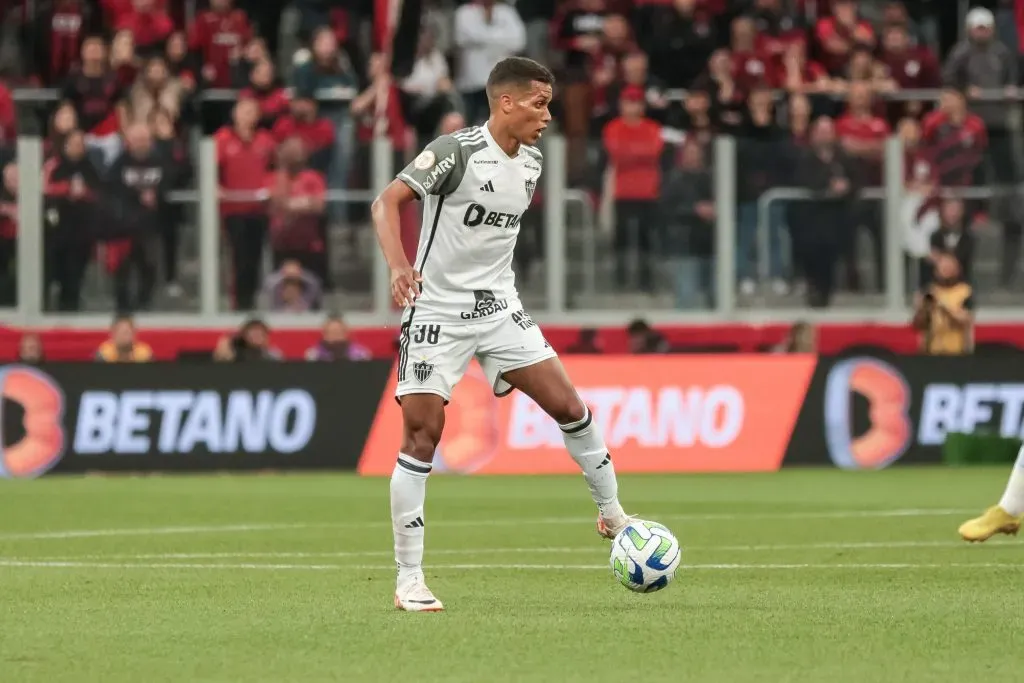 Pedrinho em ação pelo Galo. Foto: Robson Mafra/AGIF