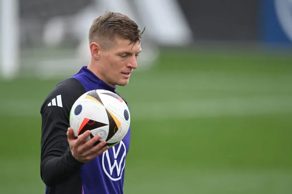 Kroos está de volta à Seleção. (Photo by Christian Kaspar-Bartke/Getty Images)