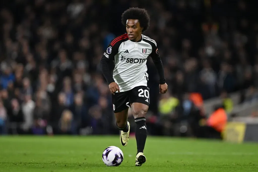 Willian em ação pelo Fulham na Premier League. (Photo by Mike Hewitt/Getty Images)