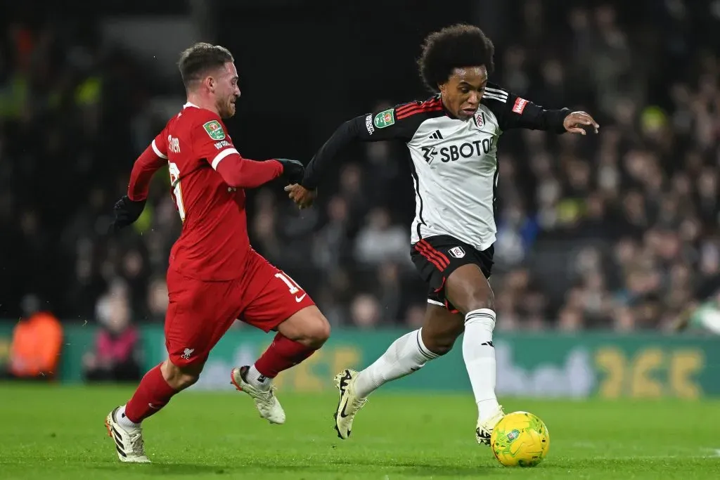 Willian em ação contra o Liverpool pela Carabao Cup. (Photo by Mike Hewitt/Getty Images)