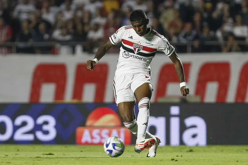 Zagueiro na partida diante do Cruzeiro (Photo by Ricardo Moreira/Getty Images)