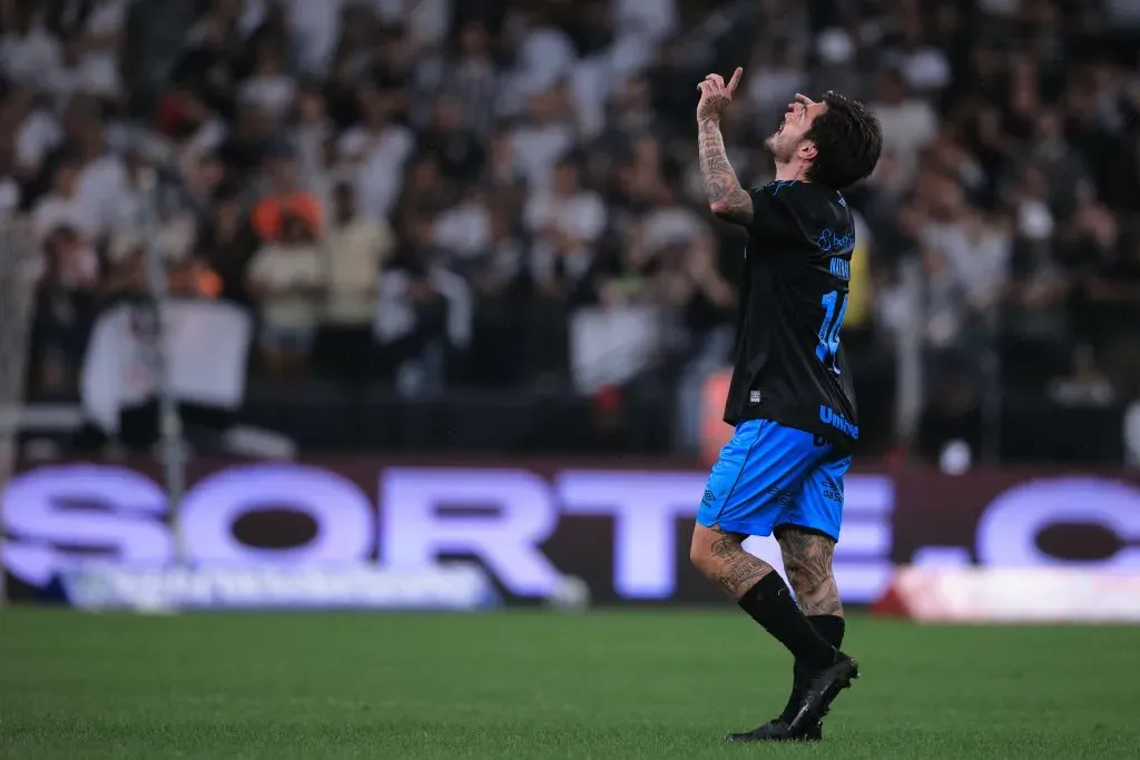 Nathan em ação pelo Grêmio. Foto: Ettore Chiereguini/AGIF