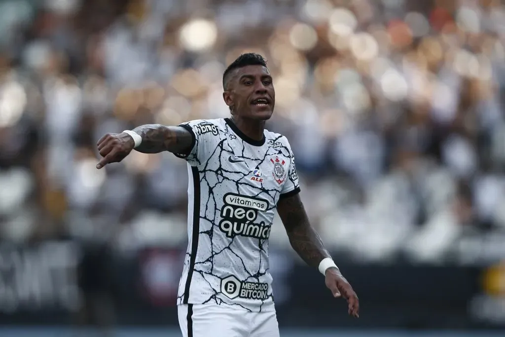Paulinho em campo pelo Corinthians (Photo by Wagner Meier/Getty Images)