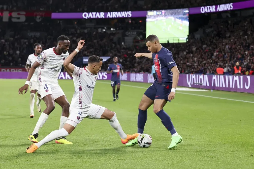Mbappé entru somente no segundo tempo no último sábado (6) contra o Clermont .(Photo by Catherine Steenkeste/Getty Images for Qatar Airways)
