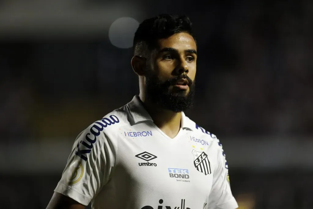 Felipe Jonatan em ação pelo Santos (Photo by Ricardo Moreira/Getty Images)