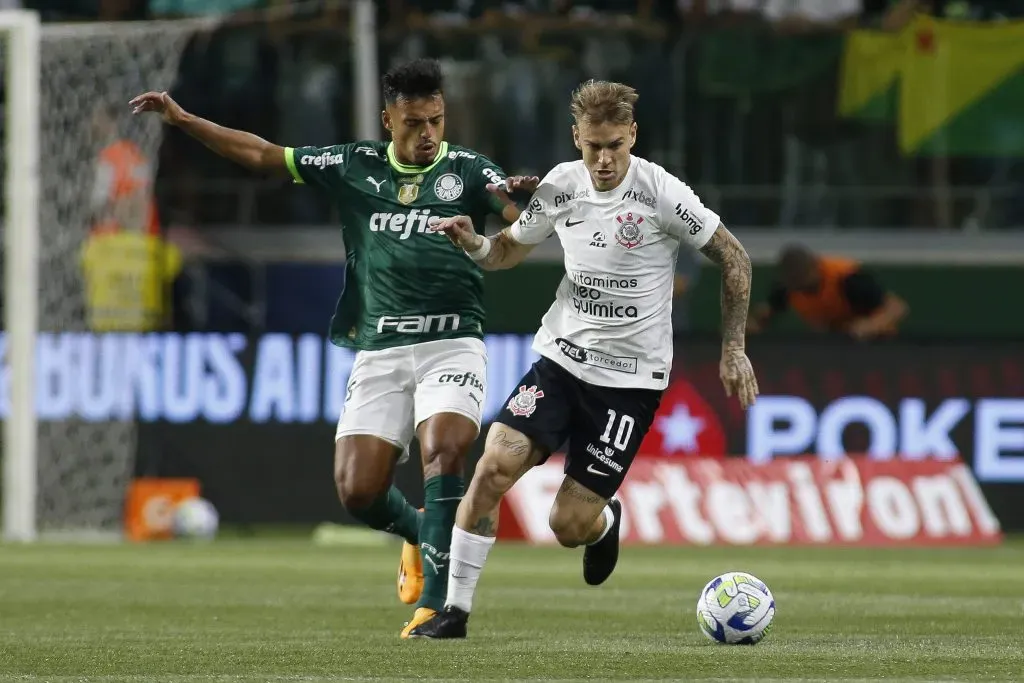 Róger Guedes em ação contra o Palmeiras. (Photo by Miguel Schincariol/Getty Images)